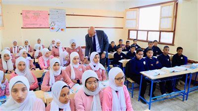 وزير التعليم يواصل جولاته بالصعيد.. ويتفقد 6 مدارس بسوهاج:«المتابعة الميدانية ركيزة أساسية لتقييم الأداء» - الخليج الان