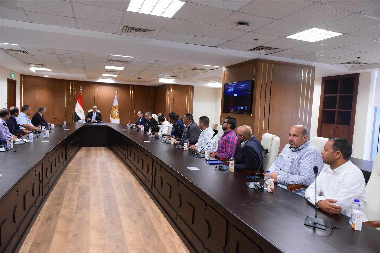 وزير العمل: تشكيل لجنة مشتركة لتفعيل آليات التواصل وتذليل العقبات أمام المستثمرين - الخليج الان