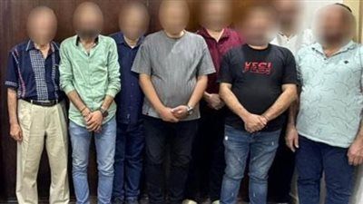 احتجاز وتهديد.. ضبط 8 متهمين أجبروا سيدة على توقيع عقد بيع عقار - الخليج الان