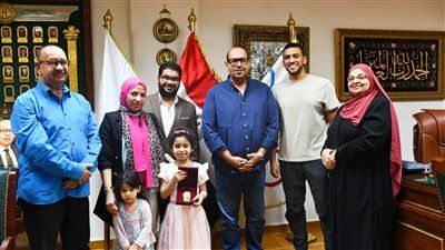 ياسر إدريس رئيس اللجنة الأولمبية يكرم ليلى محمد بطلة الإرادة - الخليج الان