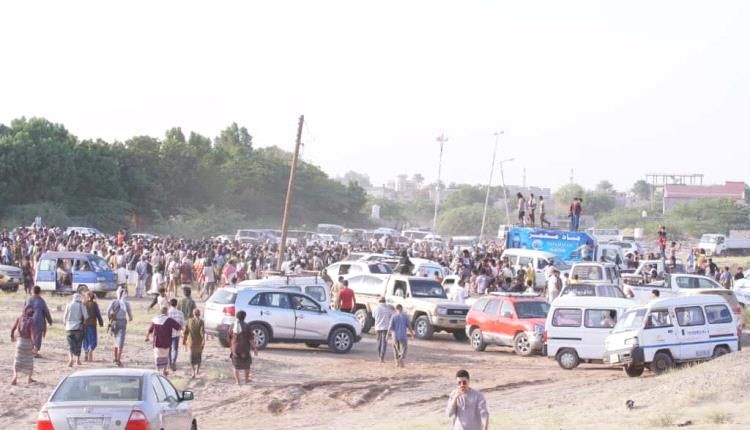 تشييع مهيب لجثمان الشهيد الشيخ مهدي العقربي في العاصمة عدن وسط حضور رسمي وشعبي