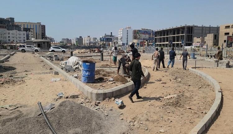 الداؤودي يكشف عن إنشاء خمس حدائق جانبية لتطوير شارع التسعين بعدن