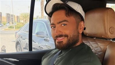 بسبب ممارسة رياضة عنيفة.. تامر حسني يخضع لعملية جراحية في الذراع - الخليج الان