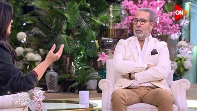 مدحت العدل: اتعلمت كتابة الشعر من أغاني أم كلثوم وكنت بعمل مسرحيتها بقلبي ودمي - الخليج الان