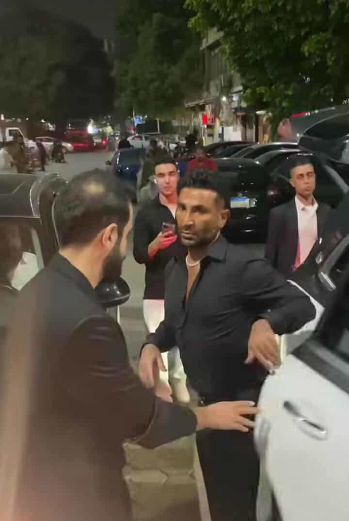 أحمد سعد وابن النادي يحتفلان مع حاتم صلاح بحفل زفافه - الخليج الان