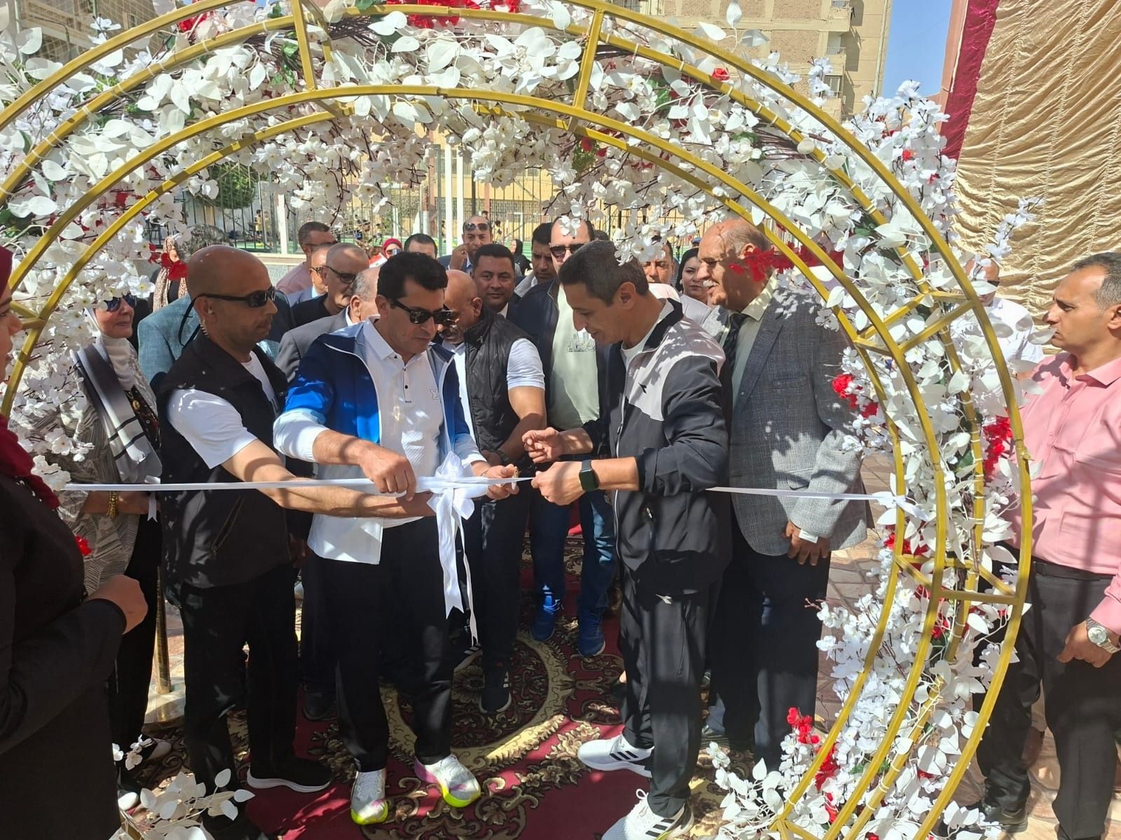 وزارة الشباب والرياضة تفتتح ملعب خماسي جديد في السويس - الخليج الان