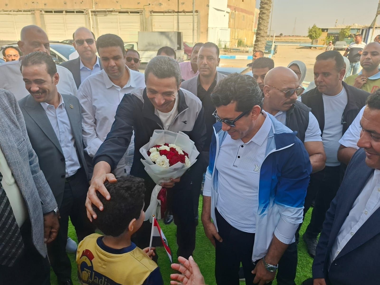 وزارة الشباب والرياضة تفتتح ملعب خماسي جديد في السويس - الخليج الان