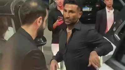 أحمد سعد وابن النادي يحتفلان مع حاتم صلاح بحفل زفافه - الخليج الان