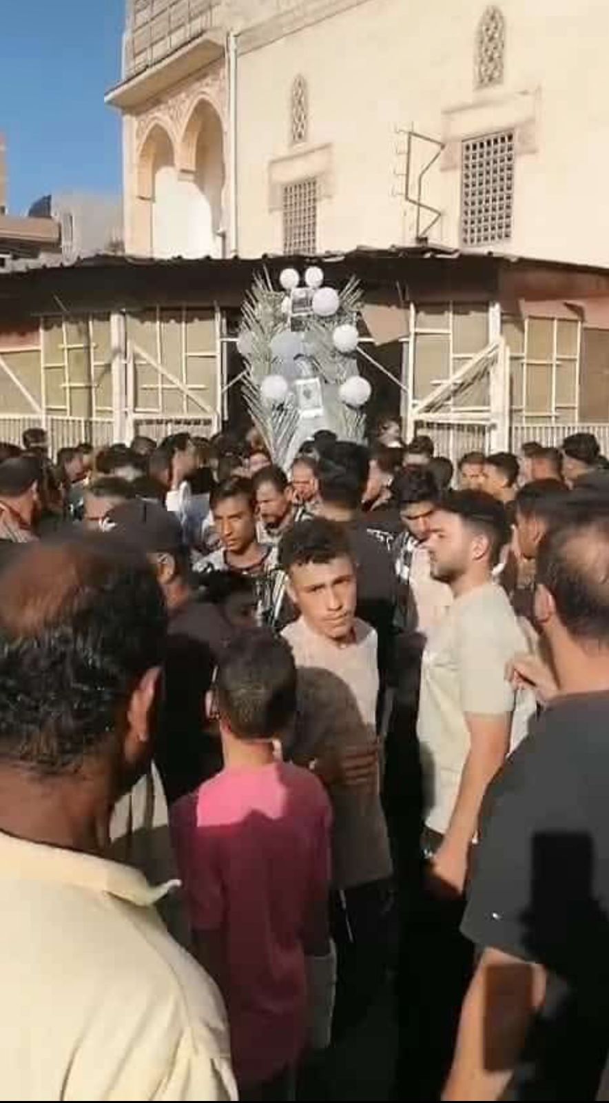 حزن يخيم على قرية أبو جلال بالدقهلية بعد وفاة شاب ابتلع لسانه أثناء لعب الكرة - الخليج الان