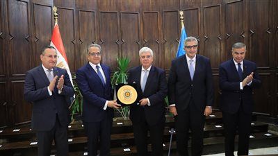 تكريم مصري يليق بالعالمية.. "الأعلى للجامعات" يحتفي بخالد العناني بعد انتخابه مديرًا عامًا لليونسكو - الخليج الان