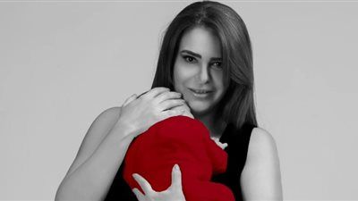 بهذه الكلمات.. دنيا عبد العزيز تحتفل بعيد ابنتها جودي - الخليج الان