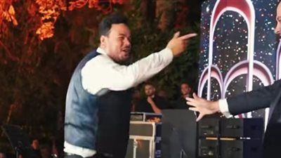 حفل زفاف حاتم صلاح.. مصطفى غريب "بيعقب".. وأحمد سعد يشعل الأجواء بـ "اختياراتي" - الخليج الان