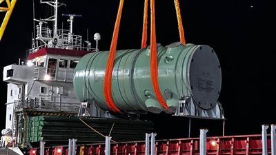 وصول وعاء ضغط المفاعل الخاص للوحدة النووية الأولى من روسيا لميناء الضبعة.. شاهد - الخليج الان