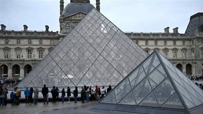 «بعد سرقة بـ 102 مليون دولار».. متحف اللوفر ينقل أثمن مجوهراته إلى البنك المركزي الفرنسي - الخليج الان