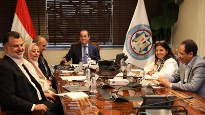 المالية: معدل النمو الاقتصادي يتجاوز التوقعات ويسجل 4.4% بأداء قوى للتصنيع والسياحة والاتصالات - الخليج الان