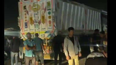 3 تريلات و5 سيارات وأتوبيس.. تفاصيل حادث مروع على طريق السويس -(صور) - الخليج الان