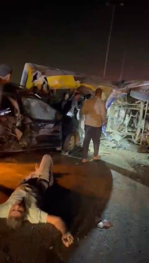 3 تريلات و5 سيارات وأتوبيس.. تفاصيل حادث مروع على طريق السويس -(صور) - الخليج الان