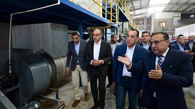 افتتاح مصنع «سيناي للمستلزمات الطبية» لتوطين صناعة القفازات الطبية - الخليج الان