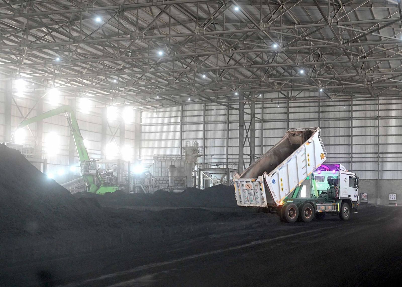 انطلاقة صناعية جديدة بالسخنة.. رئيس الوزراء يتفقد مصنع بلوكات الأنود الكربونية - الخليج الان