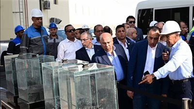 انطلاقة صناعية جديدة بالسخنة.. رئيس الوزراء يتفقد مصنع بلوكات الأنود الكربونية - الخليج الان