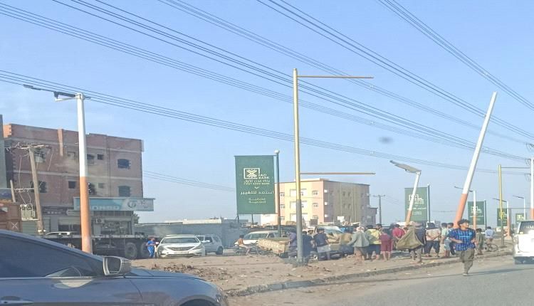 حادث مروع لطقم عسكري في شارع انماء بعدن