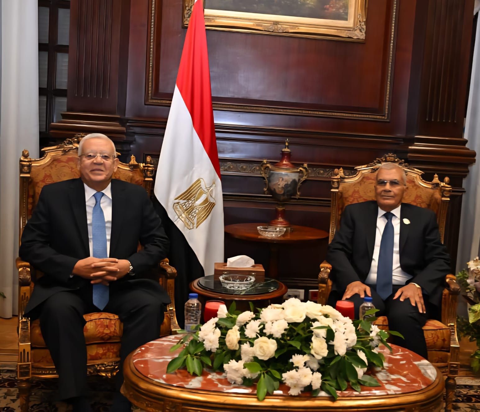 رئيس مجلس الشيوخ يستقبل رئيس النواب ووكيلي المجلس - الخليج الان