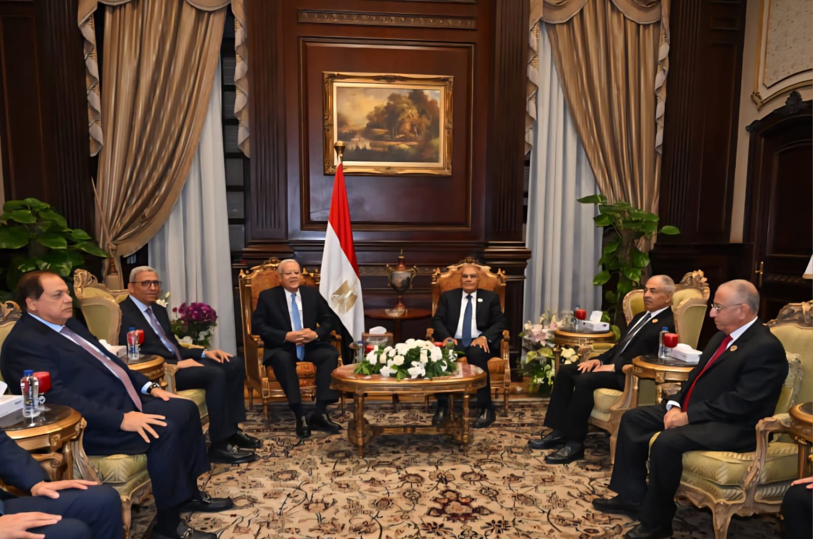 رئيس مجلس الشيوخ يستقبل رئيس النواب ووكيلي المجلس - الخليج الان