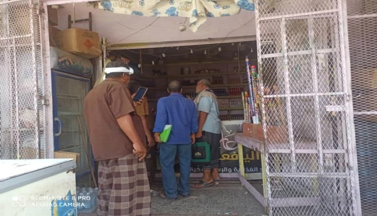 تنفيذ حملة لضبط اكشاك باعة شمة الحوت بلحج