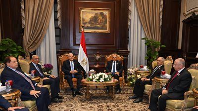 رئيس مجلس الشيوخ يستقبل رئيس النواب ووكيلي المجلس - الخليج الان