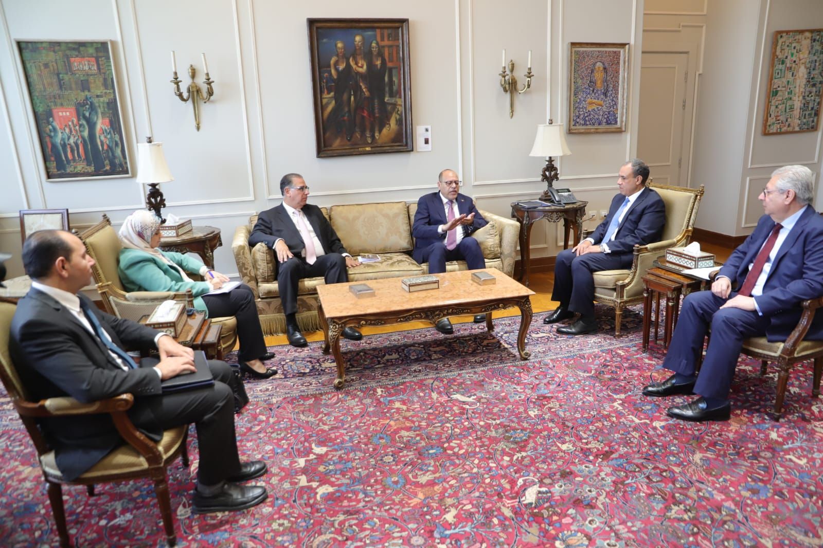 وزيرا الخارجية والعمل يناقشان الهجرة والعمالة المصرية بالخارج - الخليج الان