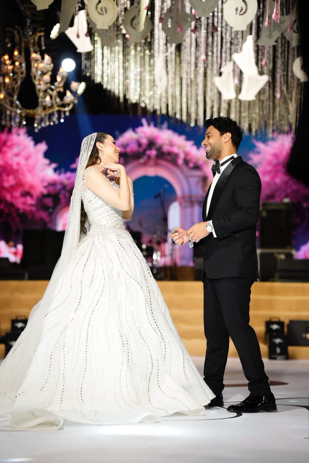 أسرع جوازة في التاريخ.. أحمد جمال وفرح الموجي يكشفان كواليس زفافهما - الخليج الان