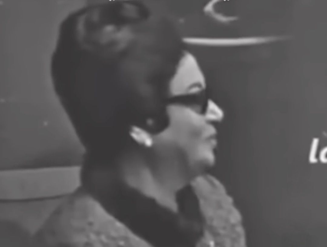 أم كلثوم تجيب.. ليه أغانيكِ طويلة يا ست ؟| لقاء نادر - الخليج الان