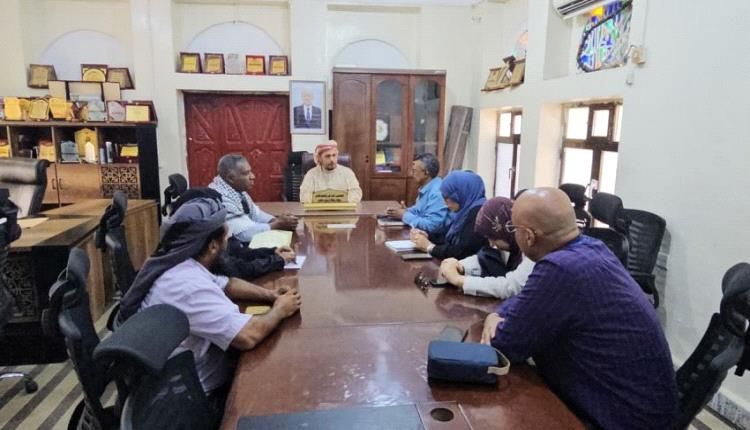 محافظ سقطرى يبحث تفعيل الأنشطة الرياضية وتطوير العمل السياحي