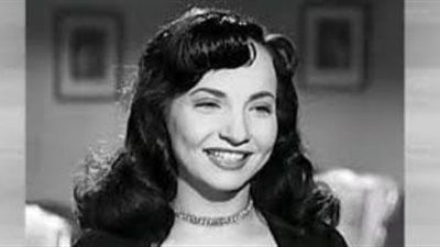 قلدت أم كلثوم فسخر منها الجمهور.. حكاية حفلة غنائية تسببت في عقدة نفسية لـ شادية - الخليج الان