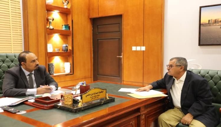 محافظ حضرموت يبحث مع مدير صندوق الرعاية الاجتماعية مستوى الإنجاز لعام 2024 وخطط 2025
