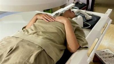 ملوش علاج.. إصابة المذيعة منى عراقي بمرض مناعي نادر| فما القصة - الخليج الان