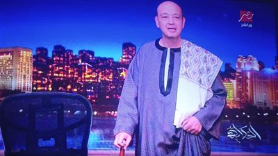 عمرو أديب بالجلابية البلدي على الهواء.. أغلى مذيع عربي يفخر بالزي الصعيدي - الخليج الان