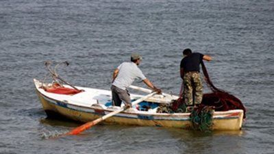 حادث مأساوي ببورسعيد.. القصة الكاملة لـ وفاة صياد وإنقاذ ثلاثة في غرق مركب صيد - الخليج الان