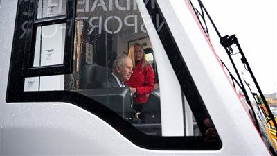 «يقود المترو بنفسه».. ​​​​​الملك تشارلز يحتفل بعيد ميلاده الـ 77 على طريقته الخاصة|صور - الخليج الان