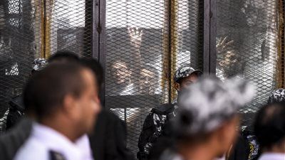 محاكمة متهم بإذاعة أخبار كاذبة والتحريض على العنف أمام إرهاب الهرم - الخليج الان