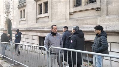 إقبال المصريين على سفارة مصر بباريس في اليوم الثاني للتصويت بانتخابات مجلس النواب - الخليج الان