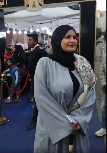 بالجلباب الصعيدي والعكاز.. سما المصري تدلي بصوتها في انتخابات مجلس النواب - الخليج الان