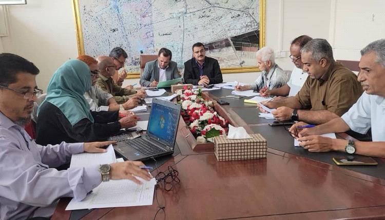 عدن تناقش مستوى تنفيذ المشاريع الاستثمارية في مديرية المنصورة بنسبة إنجاز 94%