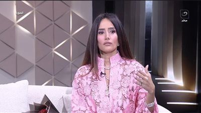 زينة: أنا متعقدة من الرجالة.. وبقيت أقرف منهم - الخليج الان