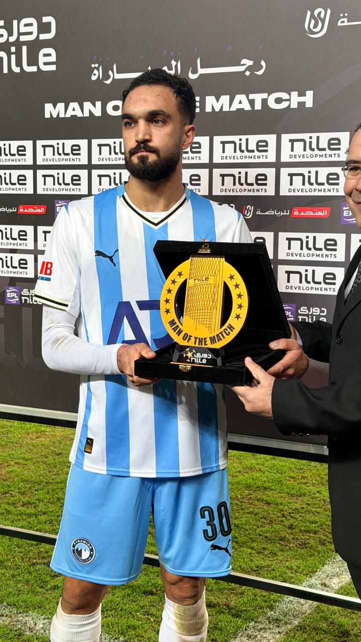 مصطفي زيكو يحصل على جائزة أفضل لاعب في مباراة بيراميدز وبتروجيت - الخليج الان