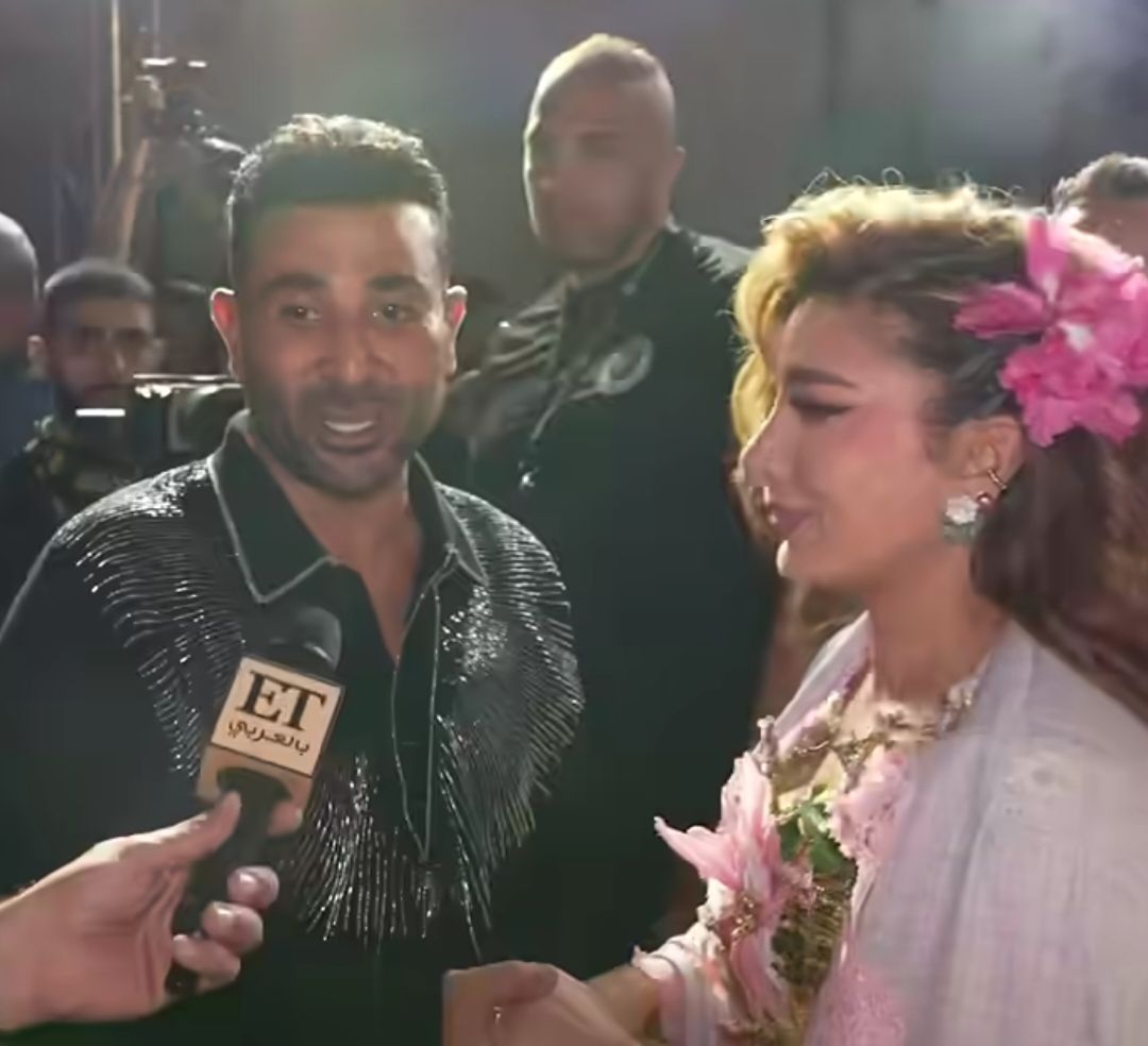 أحمد سعد يقبل يد أصالة قبل حفلها في دبي: صوتها أحلى حاجة في الدنيا - الخليج الان