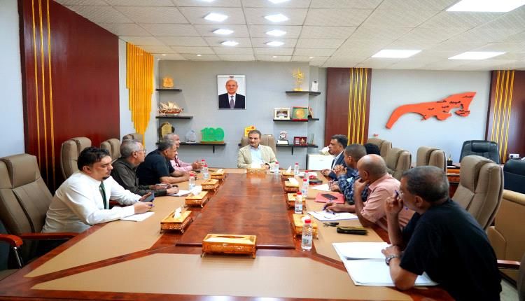 المحافظ لملس يوجه المصافي بضخ كميات الغاز المتوفرة ومنع خروجها خارج العاصمة عدن