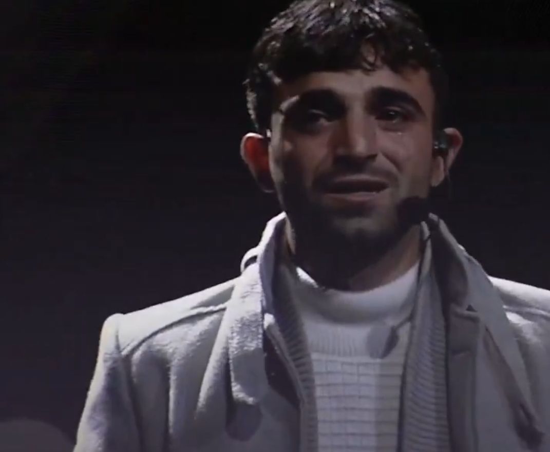 «بشار قتلنا ونهبنا».. كلمات شاب تبكي الشرع وزوجته في ذكرى الاحتفال بسقوط الأسد - الخليج الان