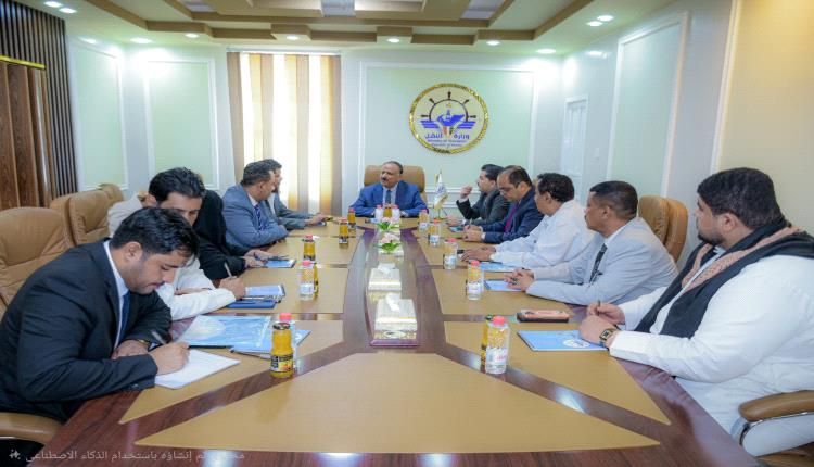 وزير النقل يؤكد أولوية دعم مشاريع النقل الاستراتيجية في المهرة