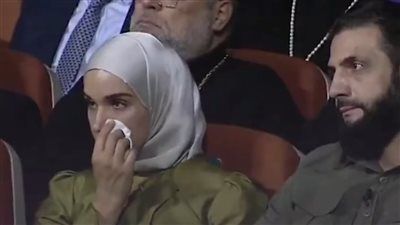 «بشار قتلنا ونهبنا».. كلمات شاب تبكي الشرع وزوجته في ذكرى الاحتفال بسقوط الأسد - الخليج الان